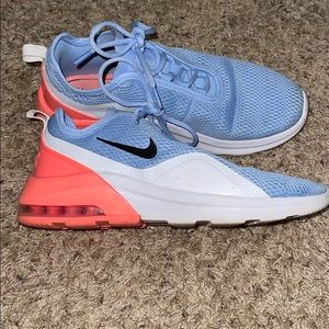 Nike Air Max Motion 2 Sneakers